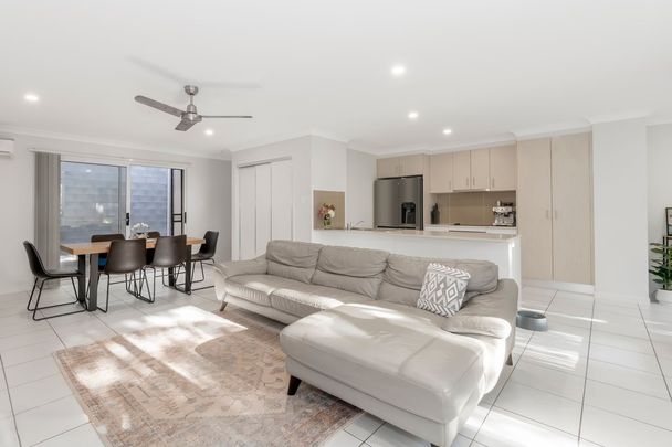 Modern Townhouse Overlooking Parkland - Photo 1