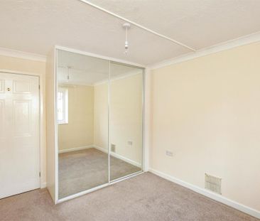 1 bedroom retirement property to rent - Photo 2