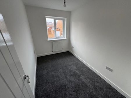 3 bedroom semi-detached house to rent - Photo 3