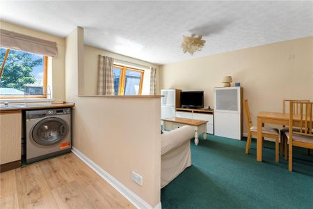 2 bedroom apartment to rent - Photo 2