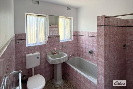 Freshly Renovated Two-Bedroom property – Prime Wollongong Location! - Photo 5