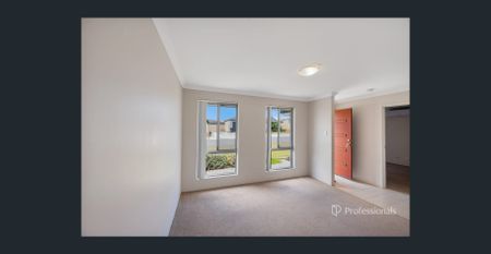 Spacious Home - Photo 3