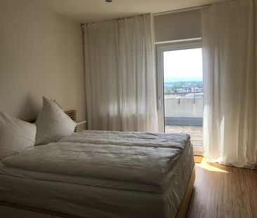 PANORAMABLICK: Moderne 2-Zimmer-Penthousewohnung mit Dachterasse und 2 Balkonen in der Südweststadt - Foto 4