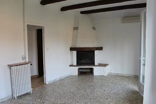 Deux pièces vide ou meublé de 50m² avec terrasse, jardin et deux parkings - Photo 1