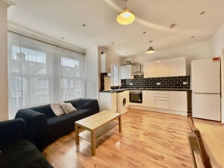 4 bedroom flat to rent - Photo 3