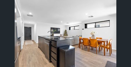 Hales Estate Family Haven - Bright, Convenient and Solar Smart! - Photo 5