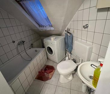 Möbilierte Dachgeschosswohnung Neu Renoviert Familienhaus - Foto 1