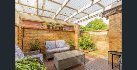 Charming Townhouse in Prime Como Beach Location! - Photo 5