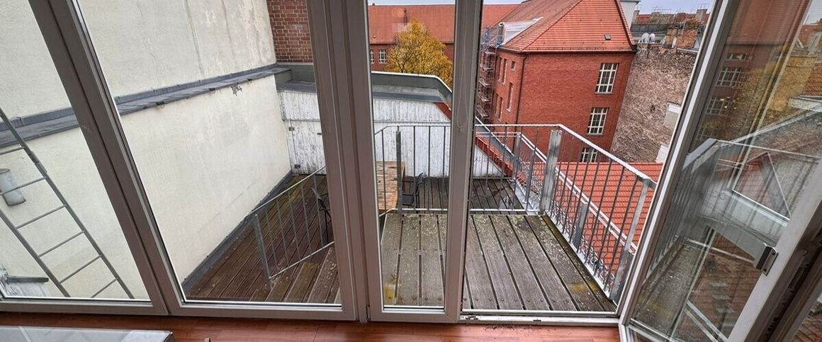 Schönhauser Allee: Dachgeschoss, 3-Zi, 2 Bäder + Terrasse, 137 m² möbliert per SOFORT zu VERMIETEN - Photo 1