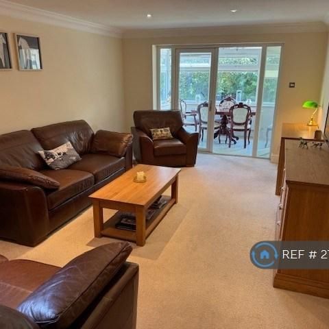 3 bedroom flat to rent - Photo 1