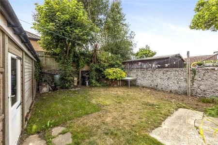 4 bedroom detached house to rent - Photo 2