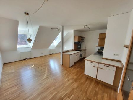 Zentrum - Balkon- Traum Ausblick - großzügige 2-Zimmer-Wohnung - 78m² - Lift - Foto 4