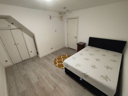 Studio Flat, Princess Street, LU1 - Photo 4