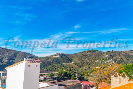 Townhouse in Canillas de Albaida, Inland Andalucia at the foot of the mountains - Photo 5