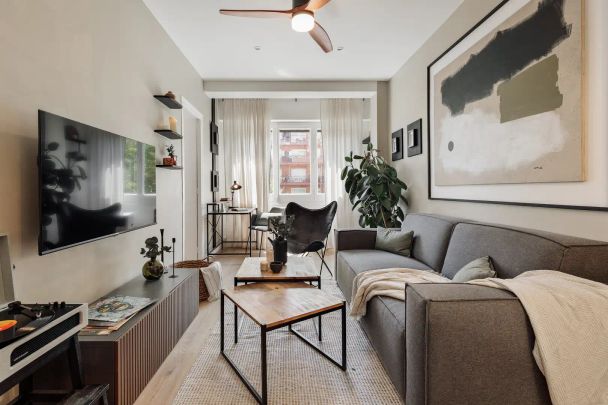 Apartamento de alquiler en Avinguda del Paral·lel, Sant Antoni - Photo 1
