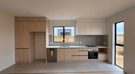 Easy Modern Living - Photo 3