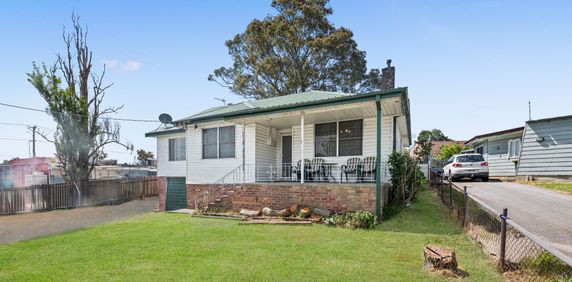 FRESHLY UPDATED FAMILY HOME - Photo 2