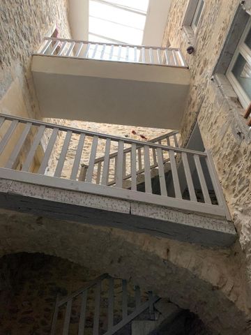 Location Appartement 4 pièces 77m² LES VANS 07140 - Photo 5