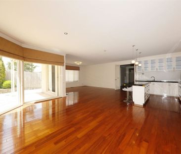 13 Petter Street, Glen Waverley - Photo 2