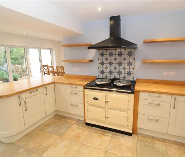 4 bedroom semi-detached house to rent - Photo 5