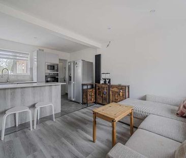 Sunningdale, Berkshire, SL5 - Photo 3