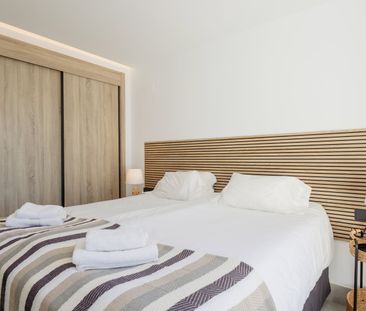 Modern penthouse near Puente Romano with sea views - Photo 1