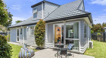 Neat as a pin... - Photo 2