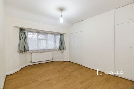 3 bedroom house to rent Selwood Road, SM3 - Photo 5