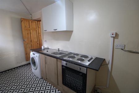 Yews Hill Road, Lockwood, Huddersfield - Photo 3