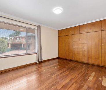 BEAUTIFULLY RENOVATED 2 BED UNIT - Photo 2