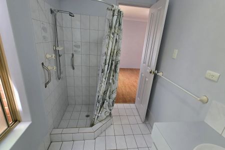 Did you say workshop? Look no further... - Photo 4