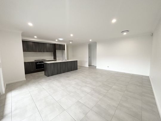 Sophisticated Living in the Heart of Gledswood Hills - Photo 1