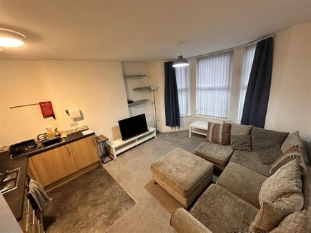 2 bedroom apartment to rent - Photo 4