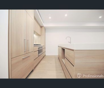 11 Huntingfield Place, Ivanhoe, Vic 3079 - Photo 3