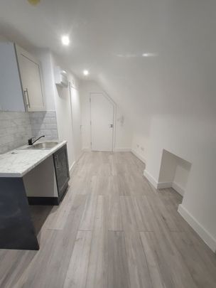 Studio Flat, Mitcham Lane, SW16 - Photo 1