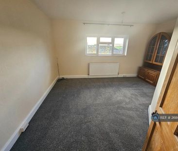 2 bedroom semi-detached house to rent - Photo 5