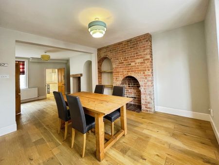 3 bedroom Mid Terraced House to let - Photo 3