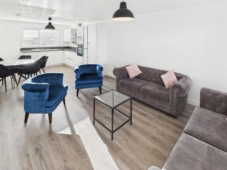 3 bedroom semi-detached house to rent - Photo 2