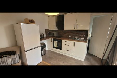 Room in a Shared House, Woodland Drive, BN3 - Photo 3