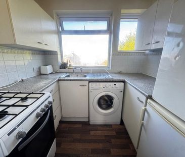 2 Bed Flat, Summit Way, SO18 - Photo 4