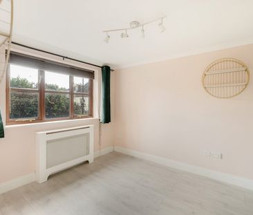 3 Bed End Terrace - Photo 3