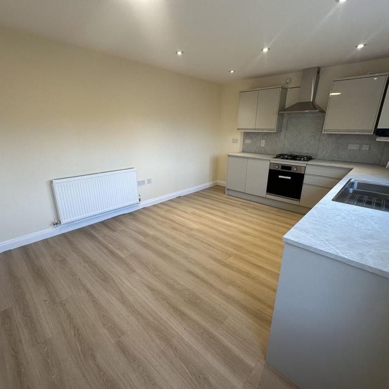 3 bedroom end of terrace house to rent - Photo 1