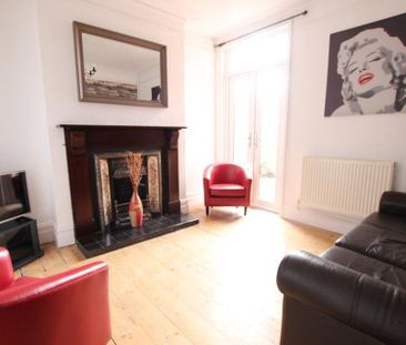 6 bedroom semi-detached house to rent - Photo 1