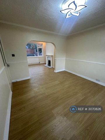 3 bedroom semi-detached house to rent - Photo 3
