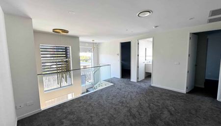 Spacious 5-Bedroom Home in New Lynn - Photo 4