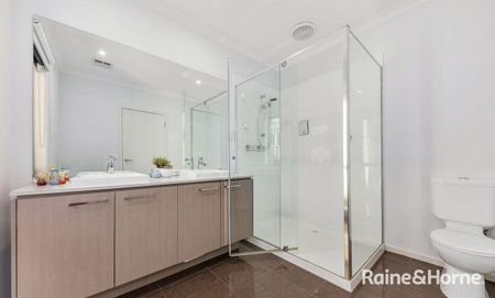 29 Dahlia Drive, Caroline Springs, VIC 3023 - Photo 2