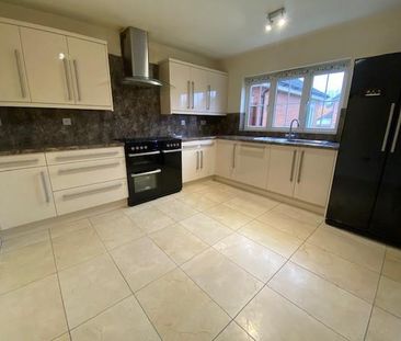 4 bedroom detached house to rent - Photo 3