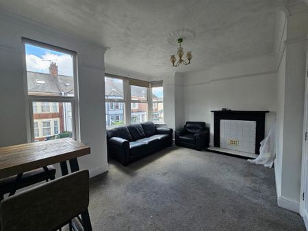 2 bedroom flat to rent - Photo 2