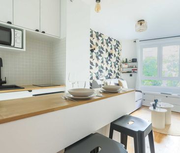 Rue Mesnil - Photo 1