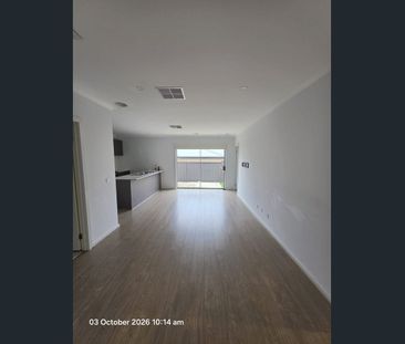 Spacious Living & Contemporary Style in the Heart of Clyde - Photo 3